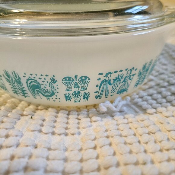 Pyrex Turquoise Amish Butterprint 1 Pint Casserole Dish with Glass Lid - Picture 2 of 9